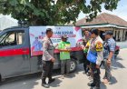 Polres Sumbawa Barat Salurkan Bansos di Desa Tuananga, Kapolres Ingatkan Pentingnya Kepedulian Sosial